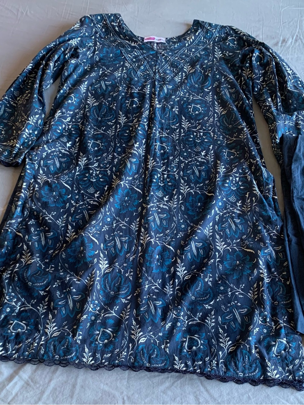 Women’s Floral Navy Blue Long-Sleeve Dress